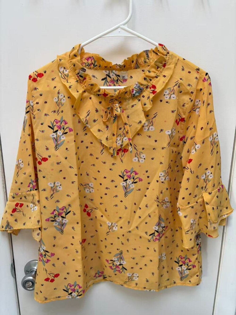 Women Size Large Top Yellow Floral Ruffled Collar Tie Neck Short Flutter Sleeve